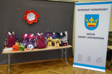 przekazanie wyprawek szkolnych dla dzieci z Ukrainy