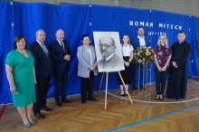 odsłonięcie tablicy poświęconej prof. Romanowi Nitschowi w Izdebniku